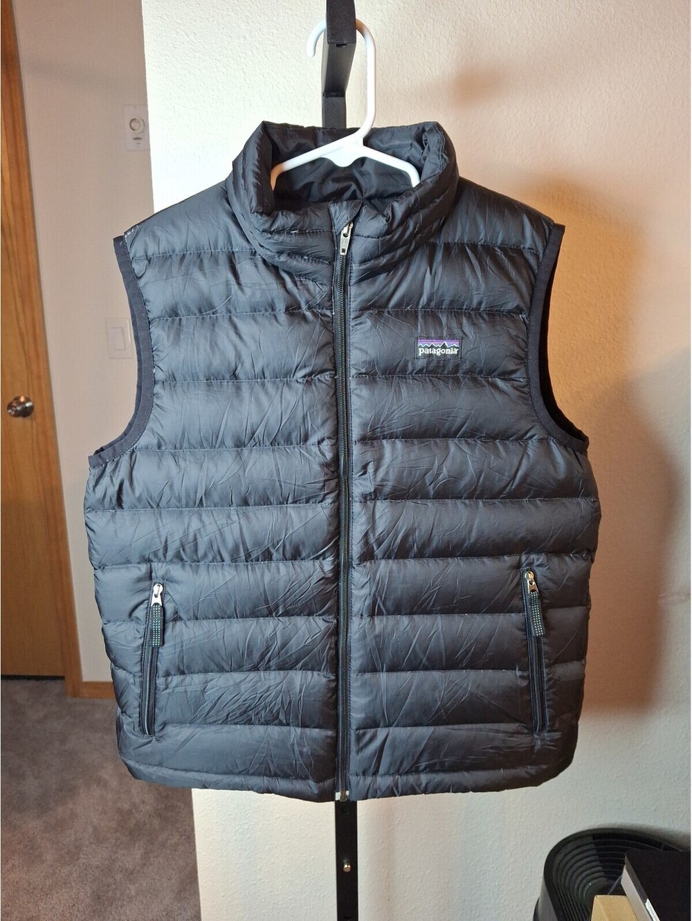Patagonia Kids Black Puffer Vest size M 10